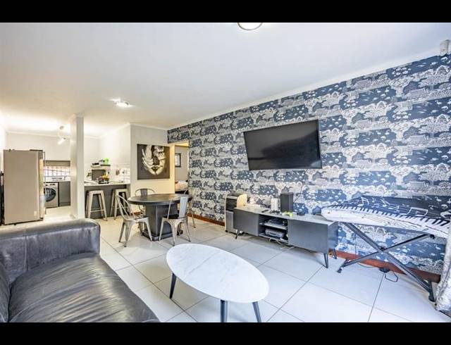 2 BEDROOM APARTMENT FOR SALE IN MENLO PARK